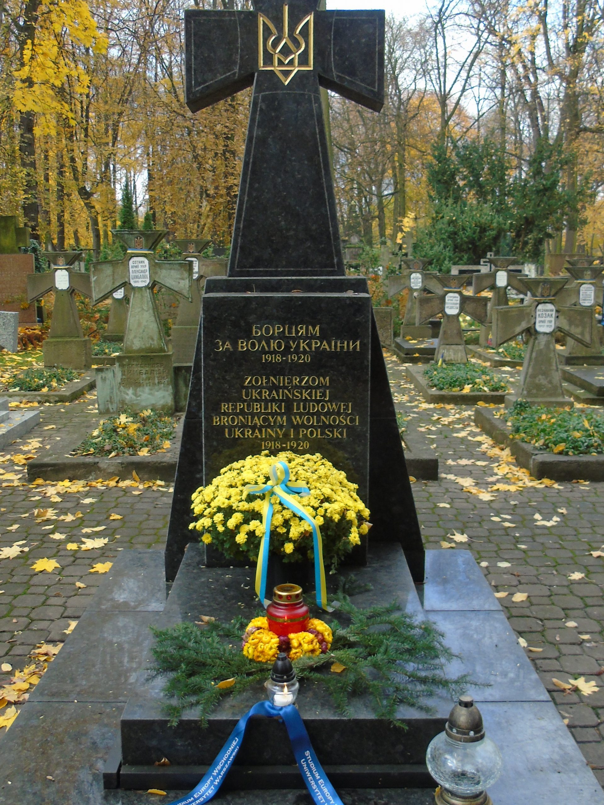 pomnik-zolnierzy-url-2