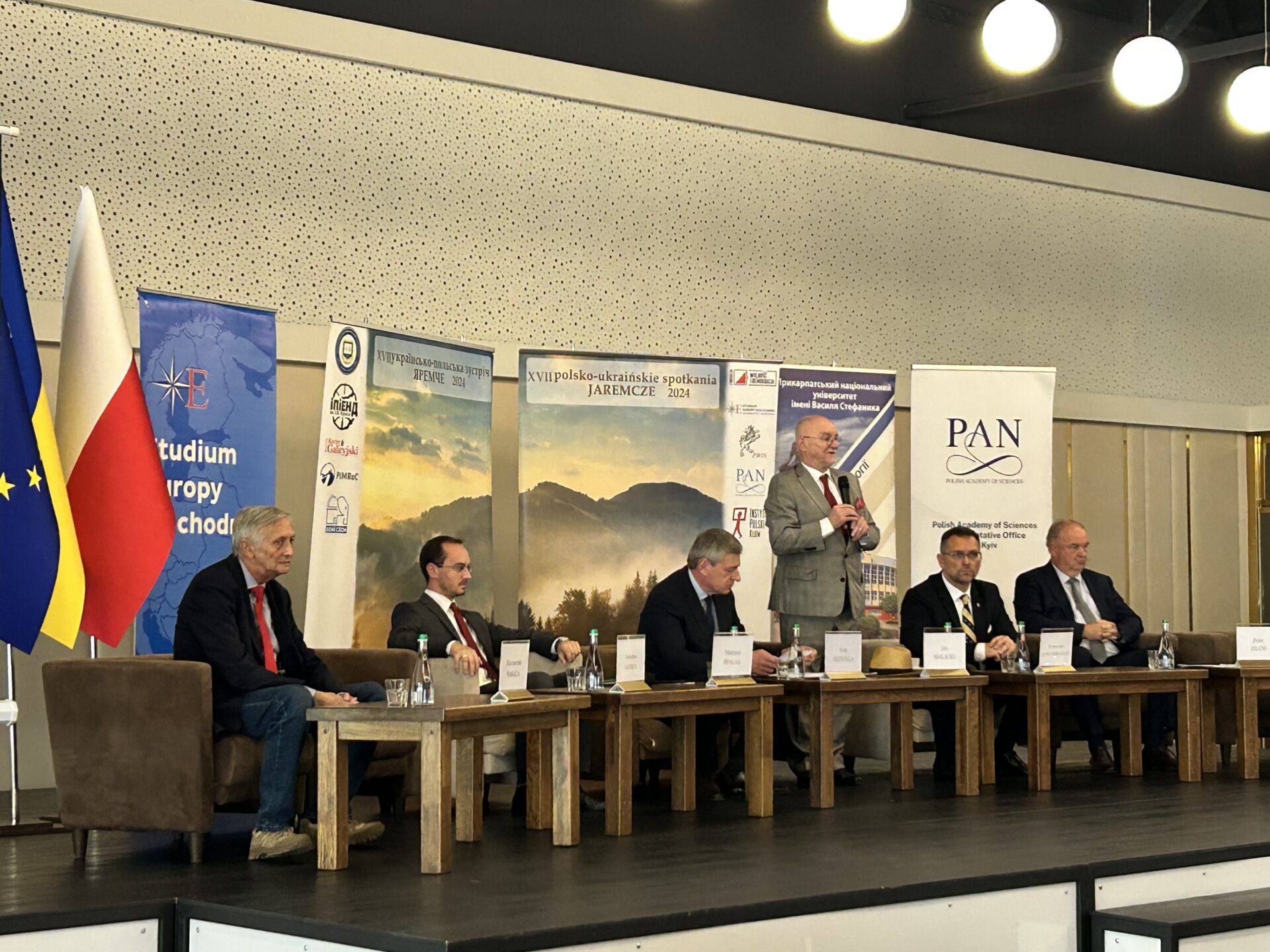 „25 lat w NATO – 20 lat w UE: doświadczenia Polski, lekcje dla Ukrainy” to temat przewodni 17. już polsko-ukraińskich spotkań w Jaremczu.